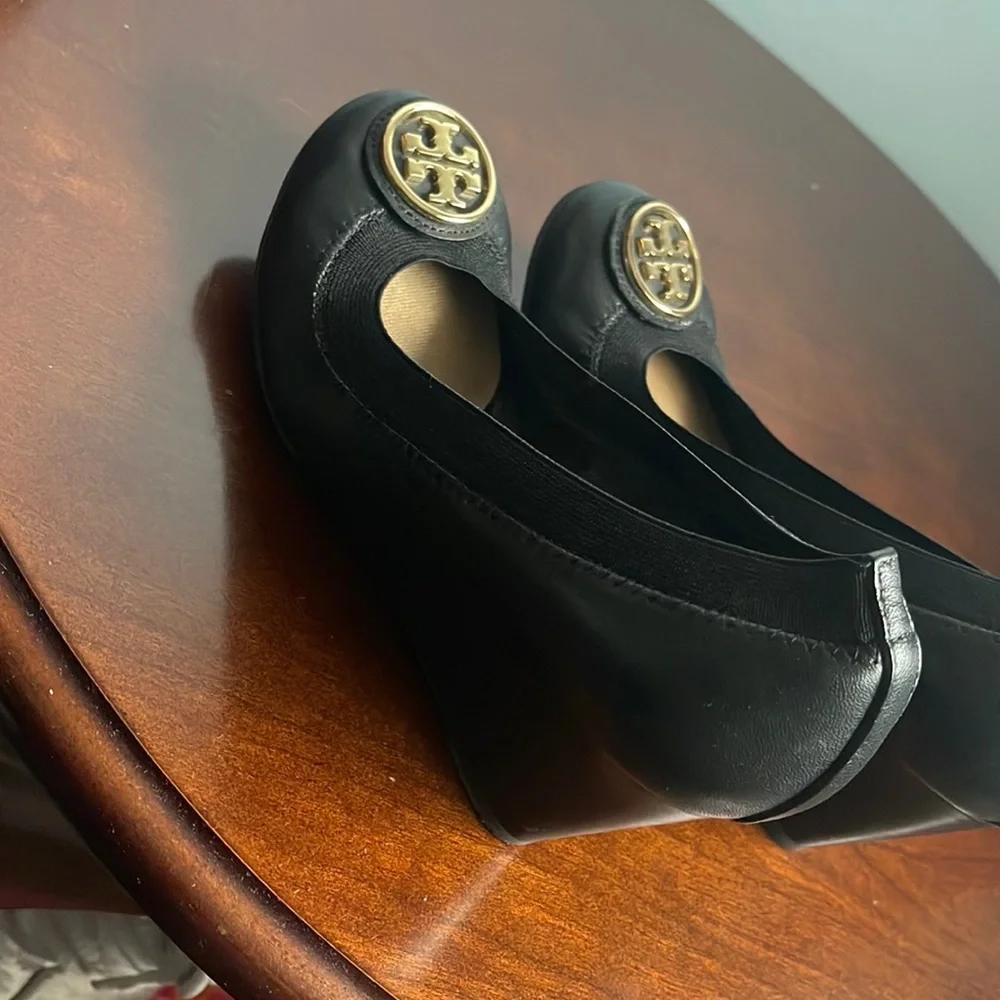 Women shoes - Picture 1 of 3